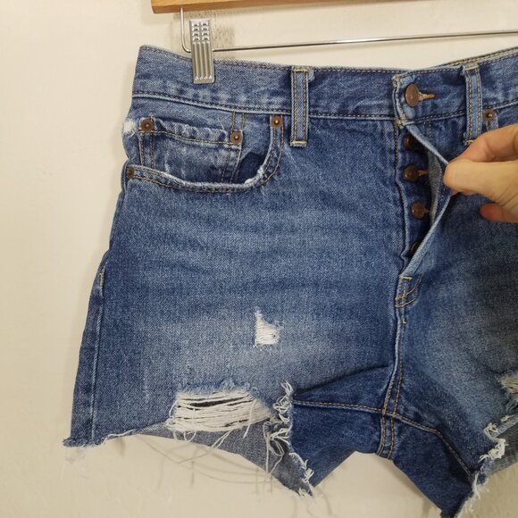 We The Free People Mid Rise Button Fly Distressed Jean Shorts Blue Size 28 - Picture 2 of 6